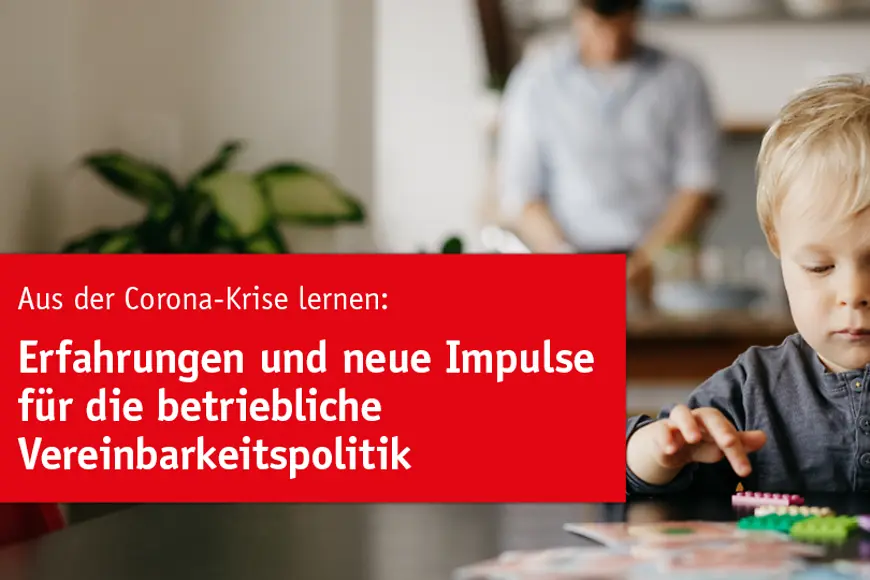 Neben dem Text "Erfahrungen und neue Impulse für die betriebliche Vereinbarkeitspolitik" spielt ein Kind mit Bausteinen.