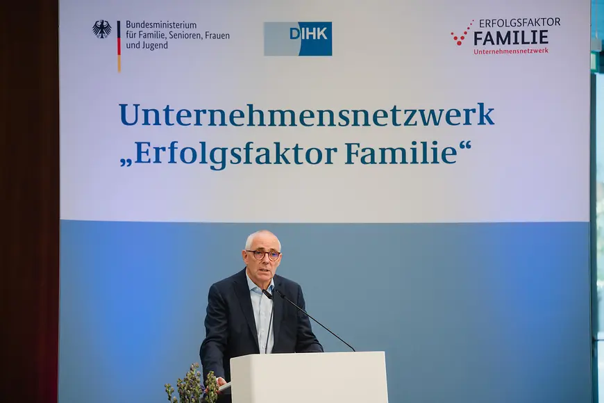 Person hält einen Vortrag