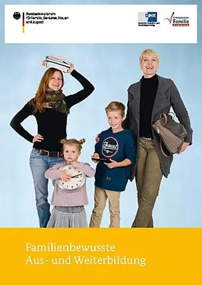 Broschüre mit Schriftzug "Familienbewusste Aus- und Weiterbildung"