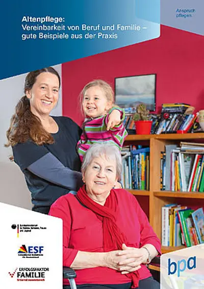 Broschüre mit Schriftzug "Altenpflege: Vereinbarkeit von Beruf und Familie" 