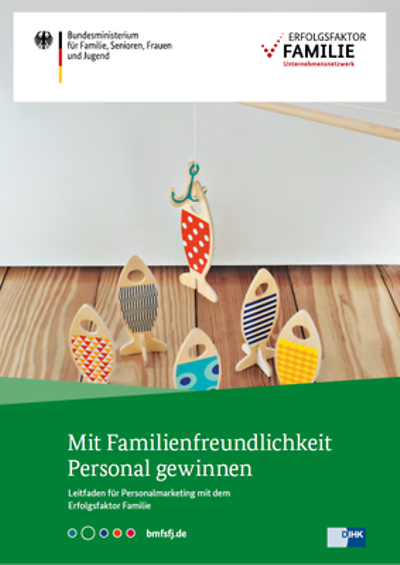 Broschüre mit Aufschrift "Mit Familienfreundlichkeit Personal gewinnen"