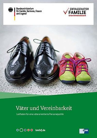 Broschüre mit Aufschrift "Väter und Vereinbarkeit"