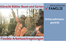 Schriftzug "Albrecht Bühler Baum und Garten Flexible Arbeitszeitregelungen", links davon zwei Männer in Schutzkleidung