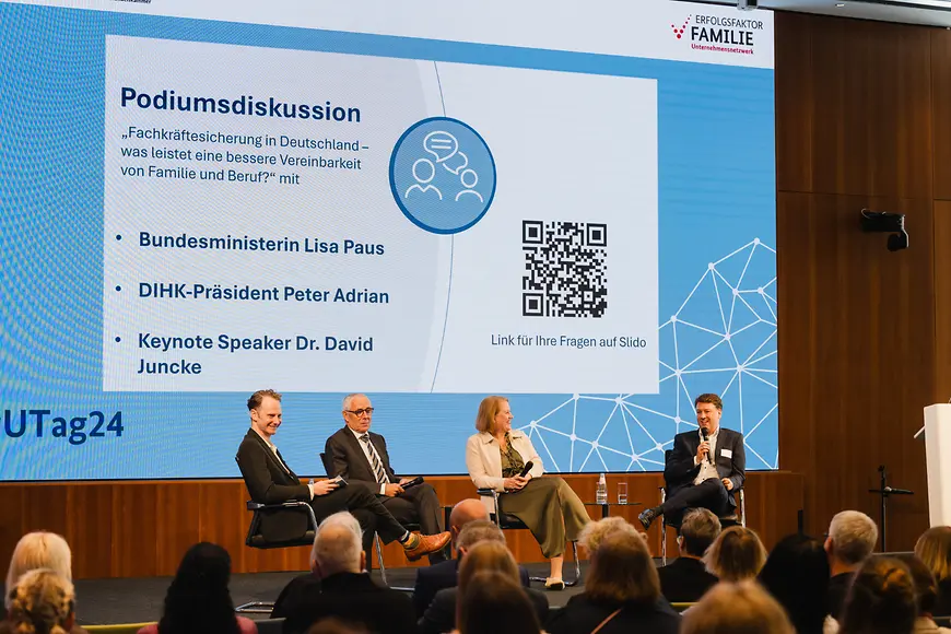 Bild von Wolken aus Pappe auf metaplanwand 