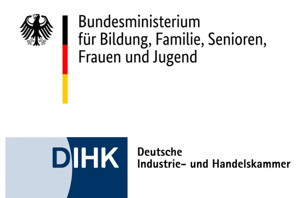 zwei Logos, Text "Bundesministerium für Bildung, Familie, Senioren, und Jugend" und "Deutsche Industrie- und Handelskammer"