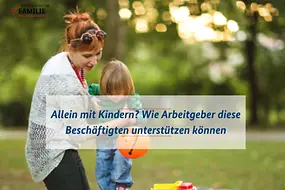 Zu sehen ist eine Frau mit Kind im Park