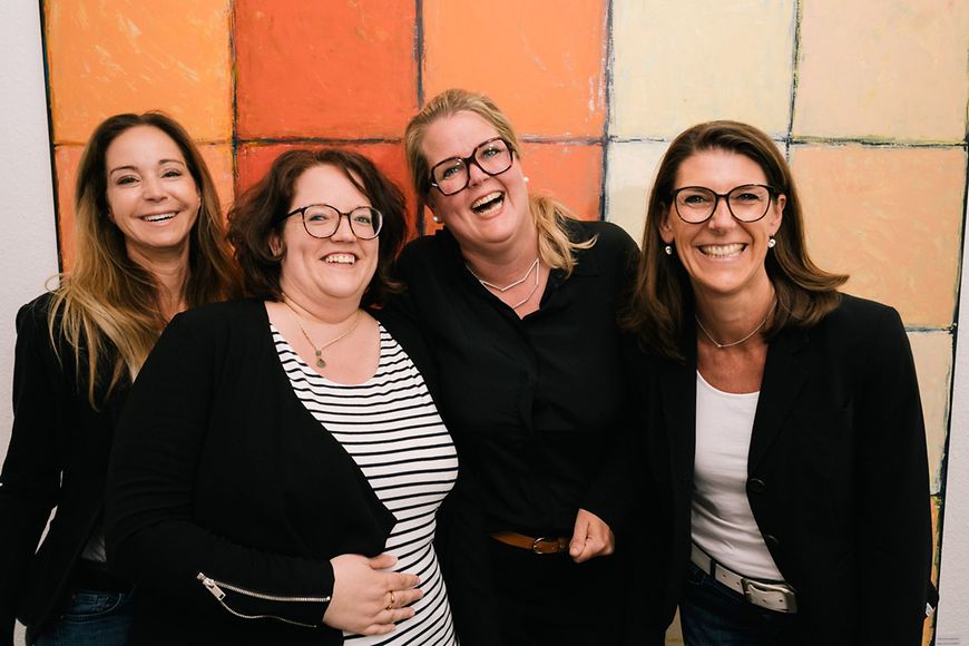 Vier Frauen lauchen
