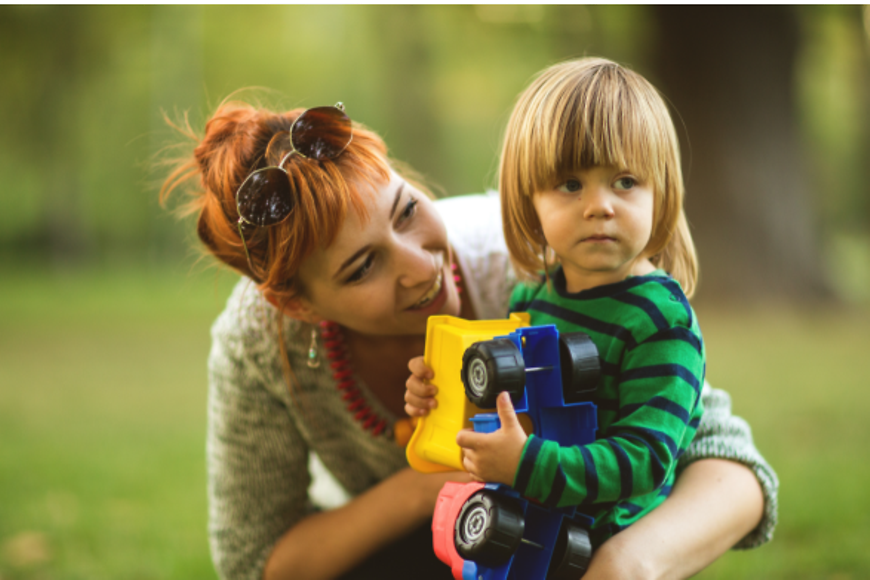 Eine Frau mit ihrem Kind